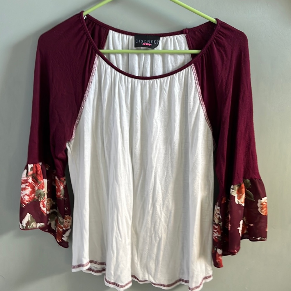 Discreet ❤️❤️❤️ blouse white body with flared 3/4 sleeves